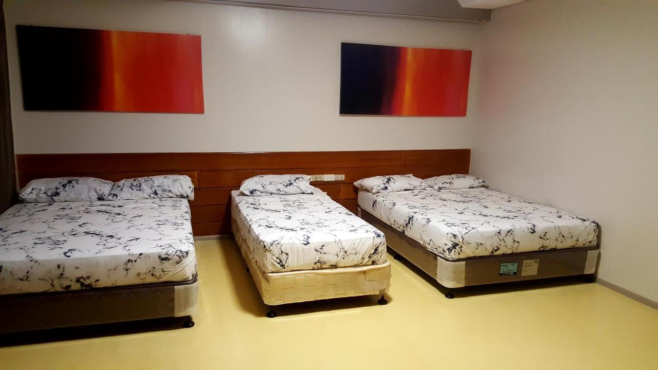 Naps & Maps Hostel Cebu Exterior photo